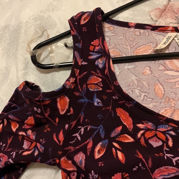 Black Shoulderless Dress with Orange Flowers - Picture 4 of 8